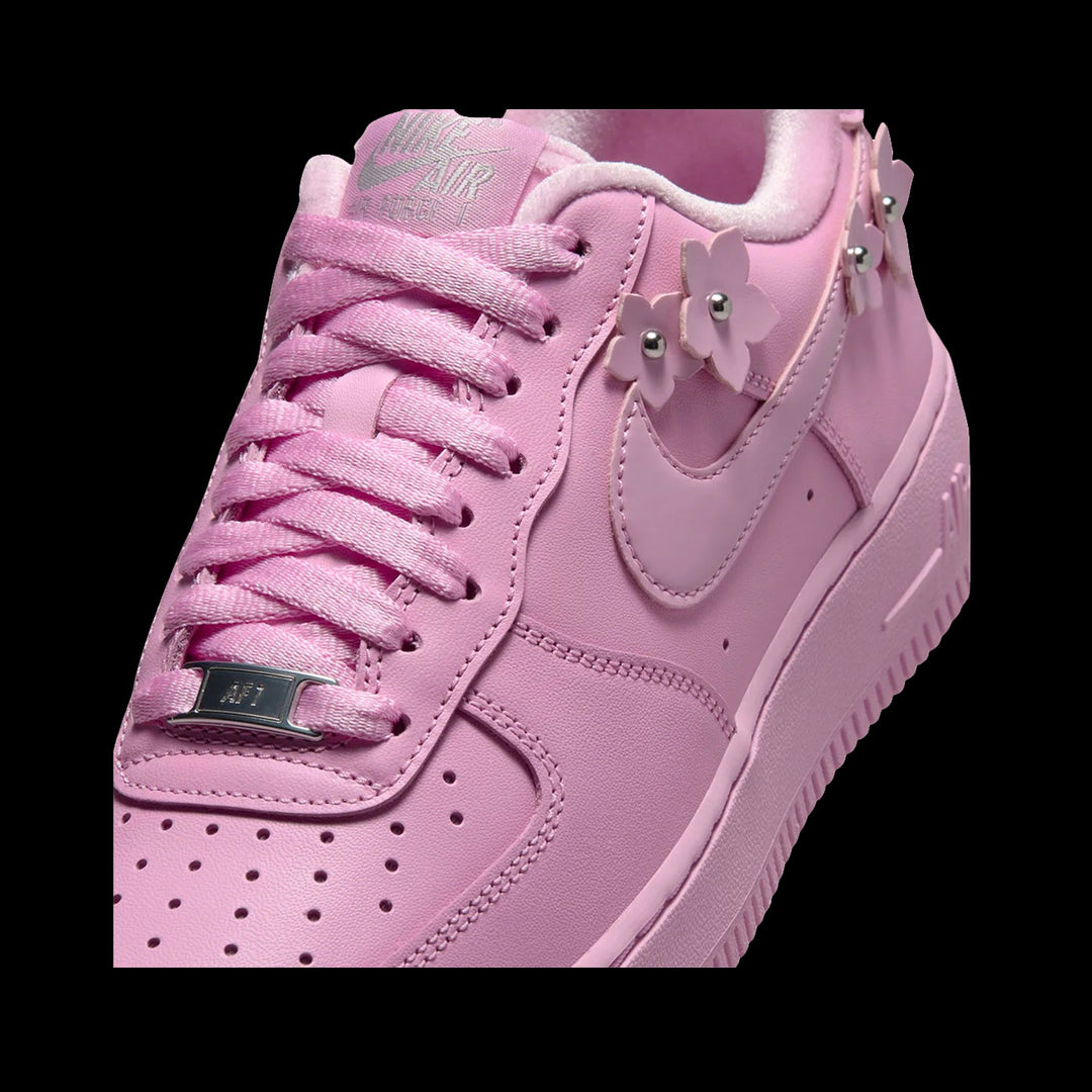 WMNS Nike Air Force 1 &