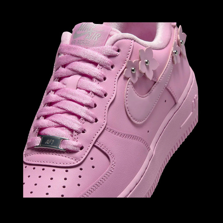 WMNS Nike Air Force 1 &